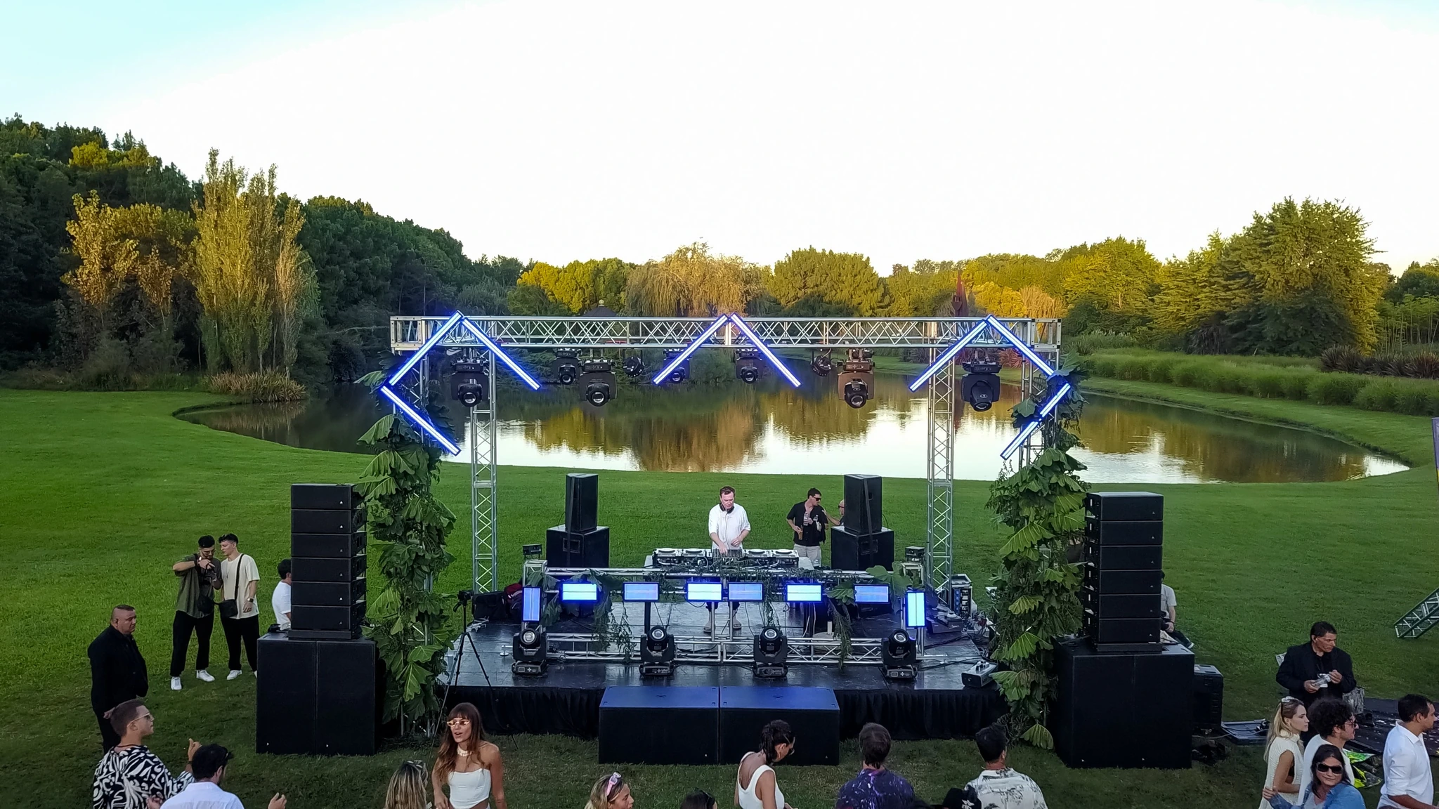 Música al aire libre junto a la laguna